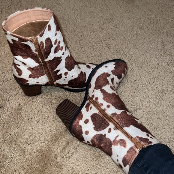 Stay Trendy Booties in Brown (cow hide ) - Picture 6 of 8